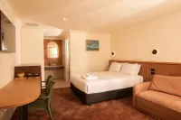 Alluna Motel