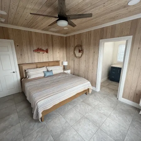 7Br7BA, Pool, 2 Boat Slips, Steps to Tahiti Beach, Sleeps 18, +Cabana Adds 2