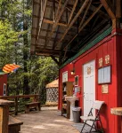 Nauti Otter Inn and Yurt Village - Hostels
