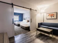Holiday Inn Express & Suites CALGARY SOUTH-MACLEOD TRAIL S by IHG Отели рядом с достопримечательностью «Железнодорожная станция Heritage C Train»