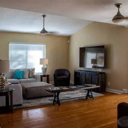 Quiet home with Salt Water Heated Pool, next to Largo Golf Course & IRB!