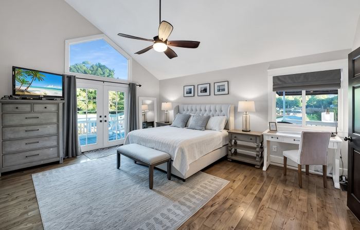 Lake Norman Luxury - Large Saltwater Pool, Dock & Boathouse - Sleeps 18