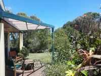 Oceanview Chalet with Floor-to-Ceiling Windows - Your Serene Escape. - Homestays