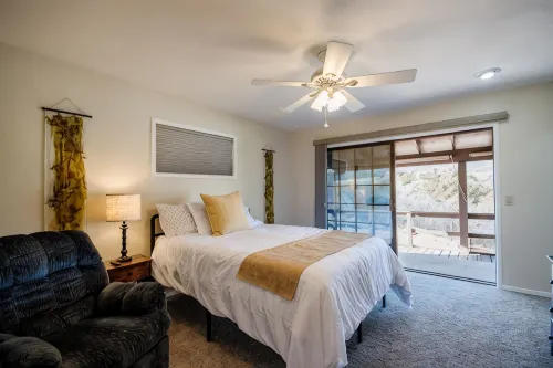 Mingus Mountain Vista: Views, Shopping, Relaxation. 20 Minutes to Sedona - Homestays