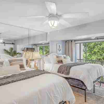 Fall Special! 5 Star Resort Lagoon Pool Tennis GolfCart Kayaks Amenities Rooms