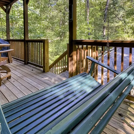 Romantic, Cozy & Beautiful Getaway Cabin, Hot Tub & Close to Parkway!