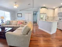 Spacious Open Floor Plan 2 Kings Close 2 Beach Gulf Access Dock Included - Apartments
