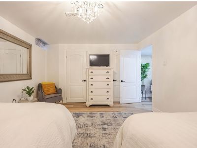 STUNNING & SPACIOUS 1 BEDROOM OASIS