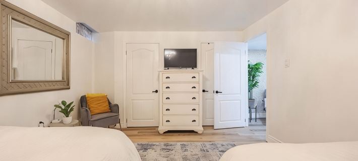 STUNNING & SPACIOUS 1 BEDROOM OASIS Hotele w: Brampton
