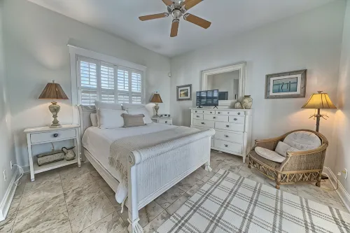 July 18 -25 Avail, Gated, 80Steps to Beach & Pool, Short Stroll to Rosemary Sq