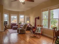Historical Victorian with Modern Touch. Garage with EV Charger Hotels in Sonora