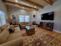 Quiet retreat near Plaza - Condos