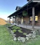 Rustic log cabin~ HOT TUB~ Breathtaking mountian views near Hatley Point - Alphydda