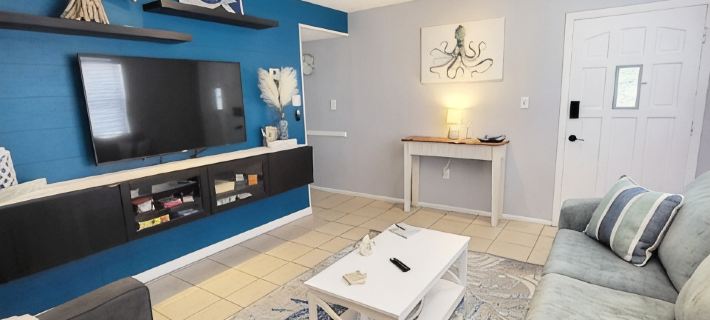 Cozy Coastal Getaway - 2 min Walk to Beach & Village, Shops & Restaurants Hotels in Siesta Key