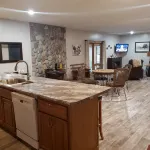 Spacious place w/ outside kitchen.  Close to the Apple River and so much more. - Homestays
