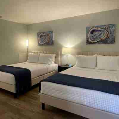 Spacious condo on Jack Nicklaus Signature Golf Course overlooking 10th Tee Box. Rooms