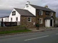 The Holly Hill Inn - parking