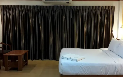 Sea Falcon Hotel - 2-Star
