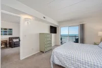Stunning Top-Floor Oceanfront Condo! Pools & New Step in Shower and More! - Balkoner