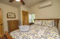 5 Bedrooms,Linens&Hot-Tub Lake Kayak Golf & SplitRock ! - 4-Sterne