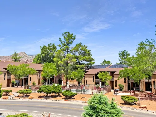 Sedona Cozy Condo with Pool, Walk to Restaurants, 4-Min to Hiking, Near Stores - Homestays