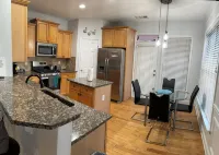 King Bed BeautifulTownhouse 3 Bedrooms 2.5 Bathrooms With FreeParking - Jacuzzi