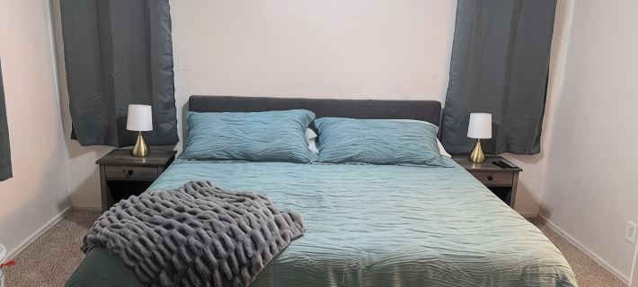 Charming 3-bedroom cottage with AC and WiFi in Goodyear Hotels in Goodyear