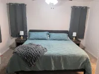 Charming 3-bedroom cottage with AC and WiFi in Goodyear