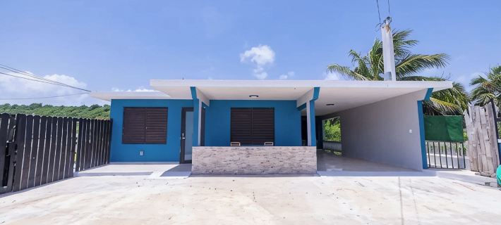 Spacious 4-Bedroom House in a great location in Jobos Beach, Isabela. WIFI & A/C Отели в г. Исабела