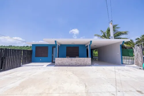 Spacious 4-Bedroom House in a great location in Jobos Beach, Isabela. WIFI & A/C - 精品