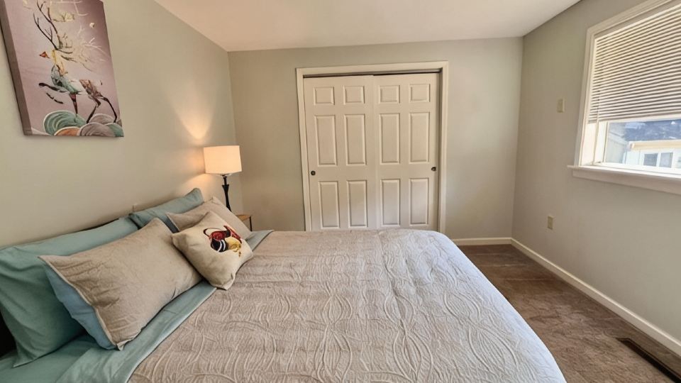 Charming 2BR w/ Garden Retreat & 2 Free Parking