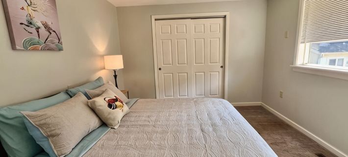 Charming 2BR w/ Garden Retreat & 2 Free Parking Hoteles en Bothell