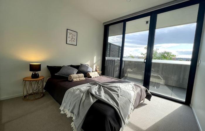 Specious apartment in Kingston, centrally located place.