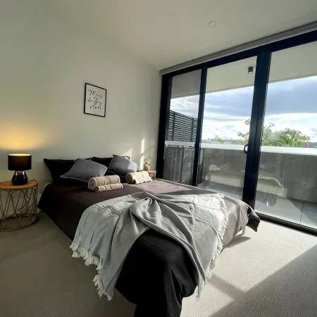 Specious apartment in Kingston, centrally located place.