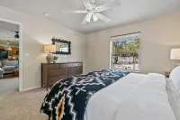 La Hacienda BV: Family-friendly cabin nestled on 2 acres in the woods - 4-Star