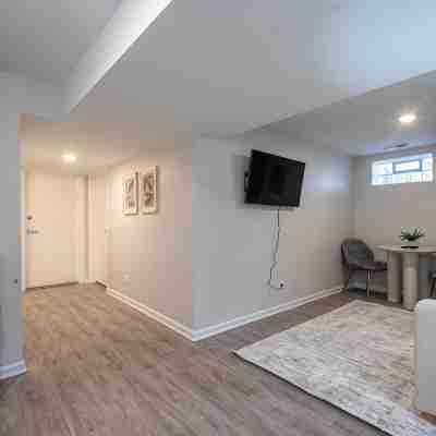 Modern Clean Private Entry Apartment • Free Street Parking • Washer & Dryer Others
