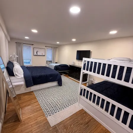 The Ultimate NYC Group Getaway. Sleeps 10 in Hoboken