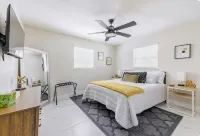 Close to the Beach and 5th Ave! Fun Naples Peaceful Getaway 4U! - 3-Star