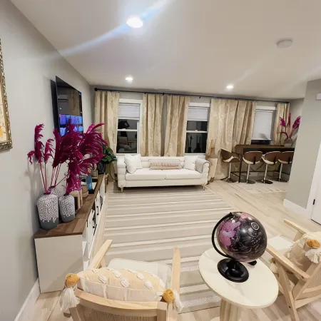 Luxury New-built - Beautiful 3 bedrooms+2 bathrooms Montclair Home