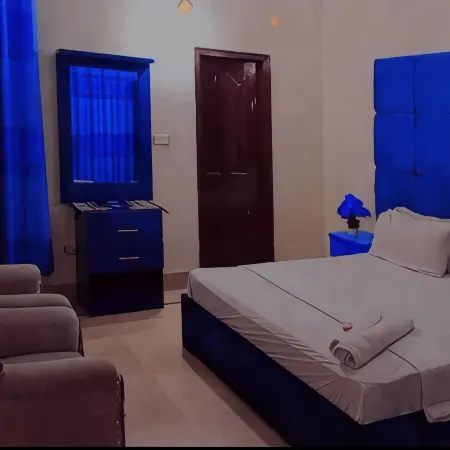 Hill View Guest House Отели в г. Карачи