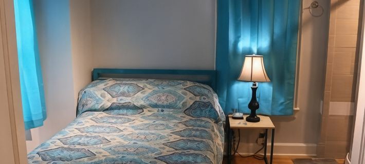 3 Bedroom, 2 Bath, Hike to Downtown, Porch, Free Wi-Fi, Wash/Dryer, and Parking Hotels in Athens