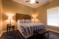 Southern Backroad Retreats (The Pool House) - 3-Star