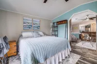 Waterfront Home on deep canal, private dock, close to boat ramp Ft Island Trail - Parvekkeita