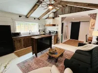 Modern Farm House Pensacola, FlCentrally located in the heart of Pensacola - Wifi