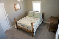 Downtown Fruita! Modern 3-BR home with master suite & locked bike storage - Wifi