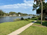Lake front cottage in St. Augustine - Country Houses