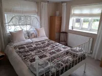Former showhome with indoor pool & gym - 4-Star