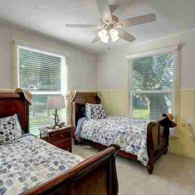 Super Cute Coastal Bend Cottage! Book Your August & September Get Away Soon! Rooms