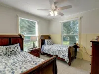 Super Cute Coastal Bend Cottage! Book Your 2026 Summer Vacay Soon! Hotels in Fulton