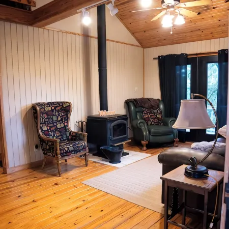 Charming 2-bedroom cottage with loft, AC, and WiFi on peaceful 295-acre property